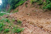 Mưa lớn gây sạt lở ở huyện biên giới, di dời khẩn cấp dân đến nơi an toàn