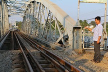 "Thưởng nóng" 3 nhân viên cứu đoàn tàu khi cầu Ghềnh sập