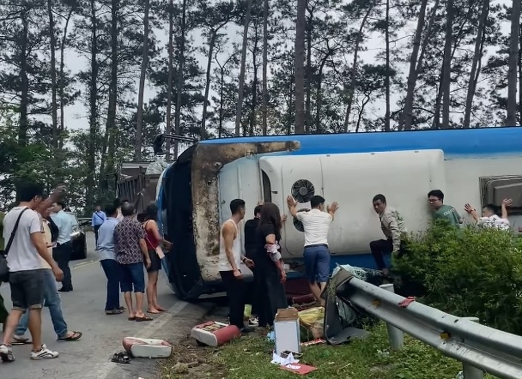 Vụ lật xe khách ở đèo Tam Đảo, 4 người chết: Tạm giữ hình sự tài xế - 2 Vụ lật xe khách ở đèo Tam Đảo, 4 người chết: Tạm giữ hình sự tài xế - 2