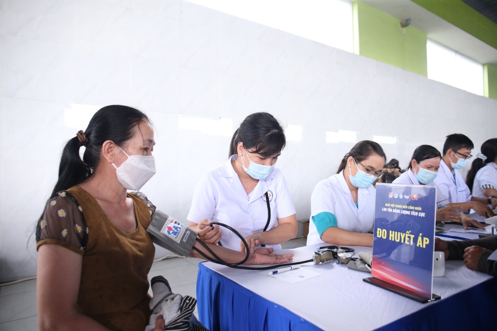 Thăm khám sức khỏe miễn phí cho 2.500 công nhân tại Long An - 2 Thăm khám sức khỏe miễn phí cho 2.500 công nhân tại Long An - 2