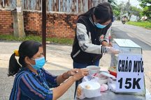 Cuộc đời bi thương của nữ sinh nghèo bán cháo trước giờ thi tốt nghiệp THPT