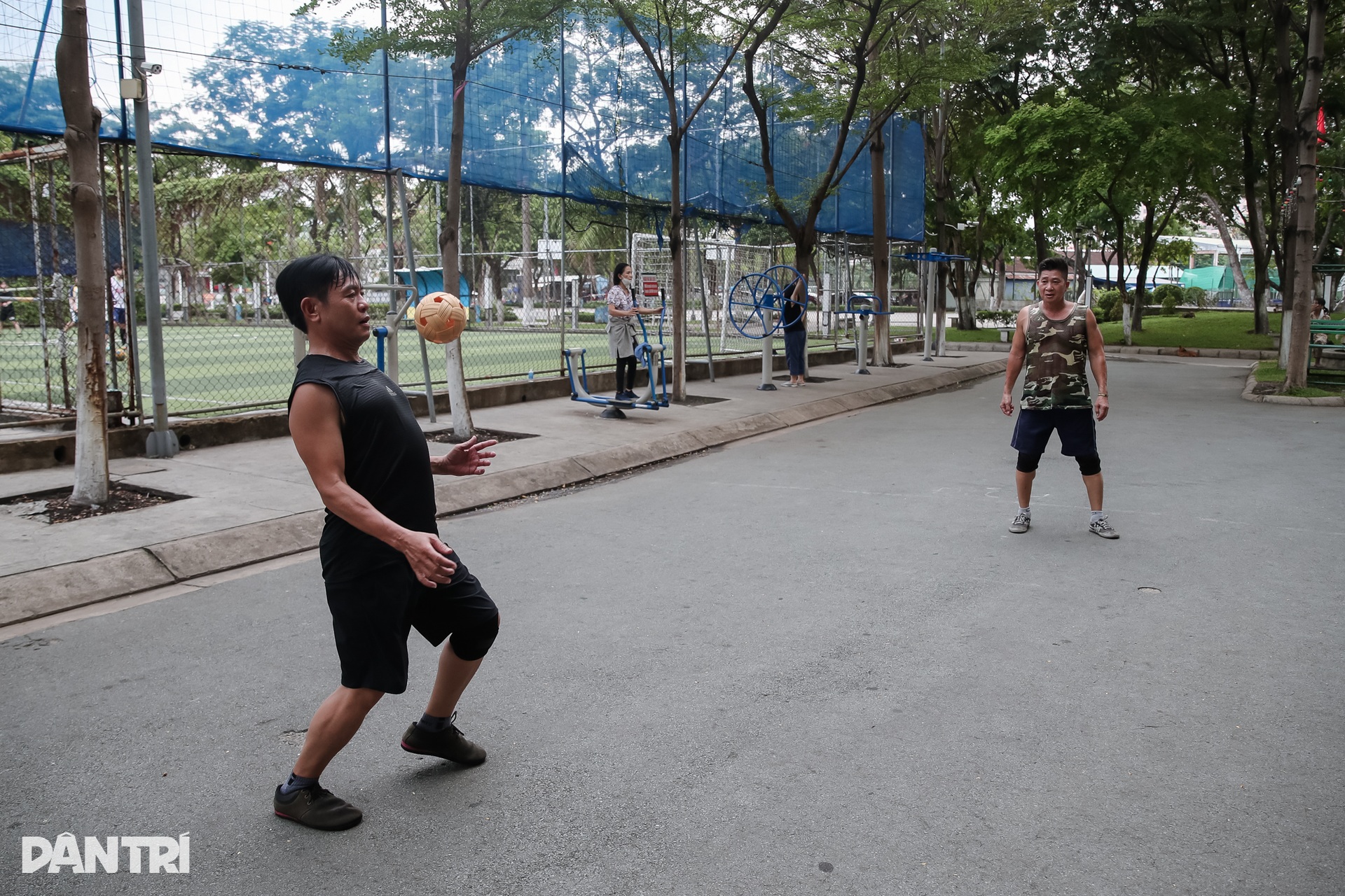 Khung cảnh ngột ngạt, chật chội ở quận nhỏ nhất TPHCM - 12 Khung cảnh ngột ngạt, chật chội ở quận nhỏ nhất TPHCM - 12