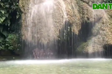 Chiêm ngưỡng thác nước độc nhất ở Miền Tây xứ Nghệ.