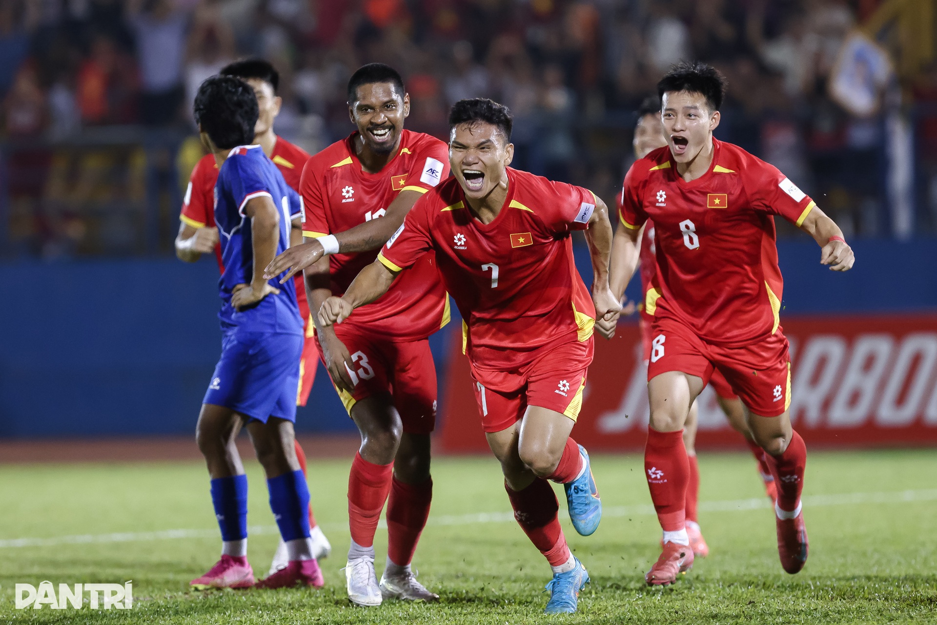 Chiến thắng vất vả của tuyển Việt Nam trước Nepal ở vòng loại Asian Cup - 1 Chiến thắng vất vả của tuyển Việt Nam trước Nepal ở vòng loại Asian Cup - 1