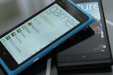 Nhiều siêu di động ế ẩm mùa bão giá