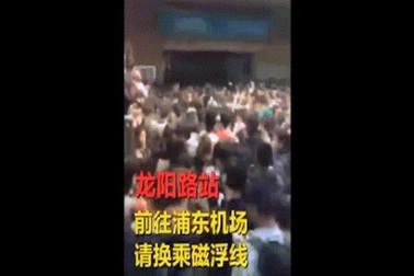 Ngạt thở cảnh tắc nghẽn giao thông khổng lồ dưới lòng đất Trung Quốc