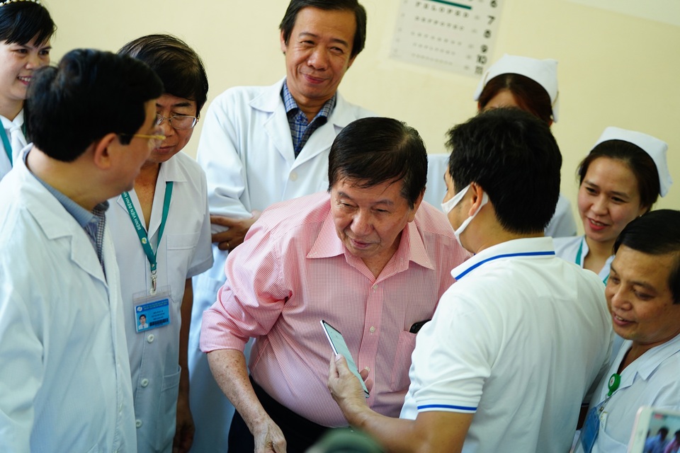Việt kiều Mỹ nhiễm Covid-19: Cảm ơn những “ân nhân áo trắng” - 8 Việt kiều Mỹ nhiễm Covid-19: Cảm ơn những “ân nhân áo trắng” - 8