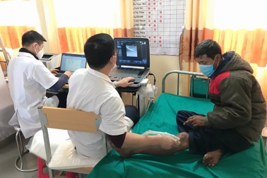 Nghiện rượu khiến nhiều người dân vùng cao đối mặt bệnh tật