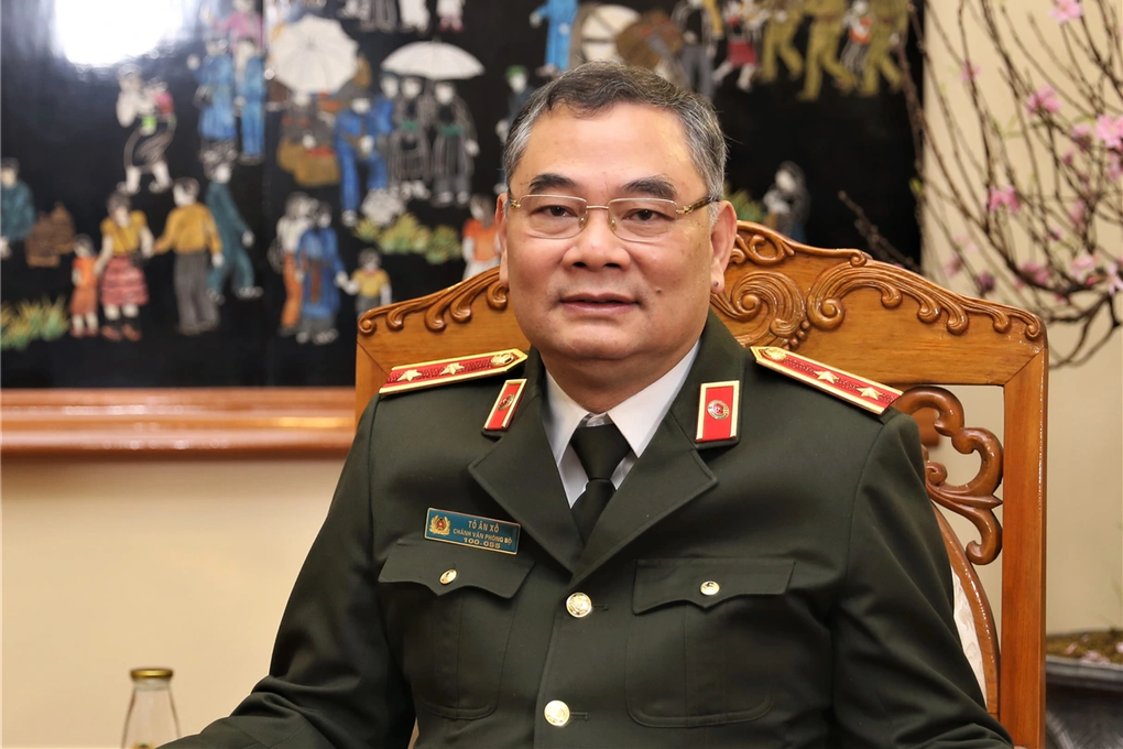 Trung tướng Tô Ân Xô nói về khó khăn khi bỏ sổ hộ khẩu - 1 Trung tướng Tô Ân Xô nói về khó khăn khi bỏ sổ hộ khẩu - 1