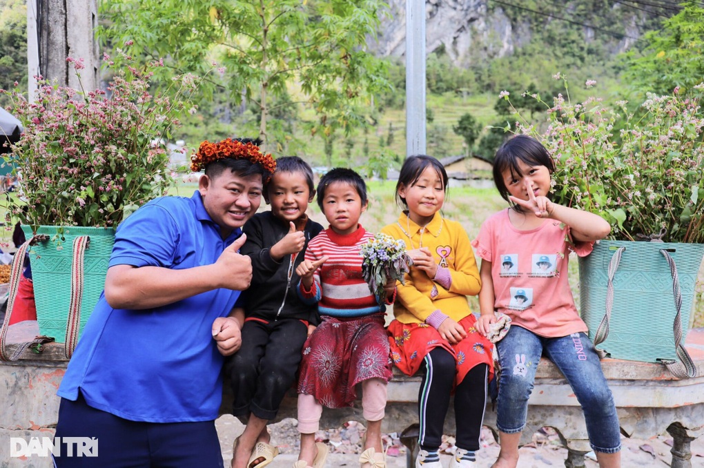 Thủ lĩnh đoàn vượt bạo bệnh, hăng say công tác thiện nguyện - 5 Thủ lĩnh đoàn vượt bạo bệnh, hăng say công tác thiện nguyện - 5