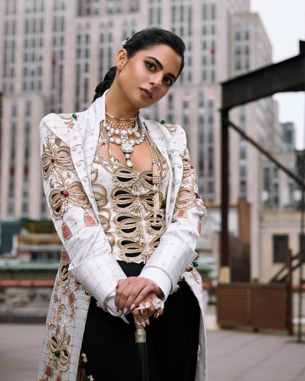 Con gái tỷ phú giàu nhất châu Á đeo trang sức 150 triệu USD dự Met Gala - 4 Con gái tỷ phú giàu nhất châu Á đeo trang sức 150 triệu USD dự Met Gala - 4