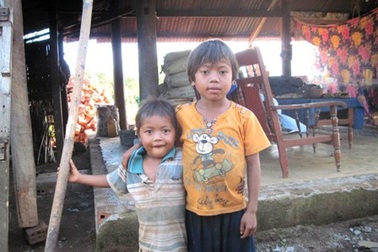 6 chị em mồ côi thiếu ăn, thiếu mặc