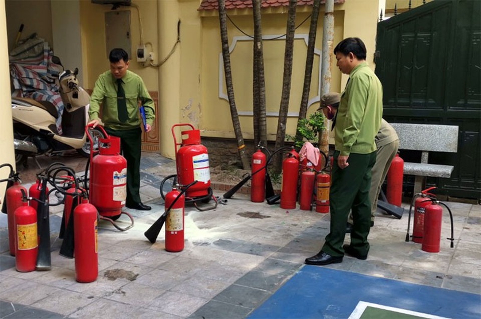 Nước gần mới cứu được lửa gần - 4 Nước gần mới cứu được lửa gần - 4