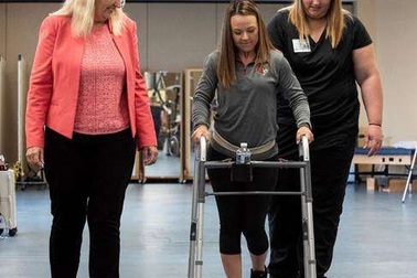 2 người bị liệt đi lại được nhờ liệu pháp đột phá