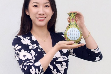 Chiếc bình Trung Quốc cổ được mua với giá chỉ 1 bảng Anh nhưng là kho báu vô giá của Hoàng đế Càn Long