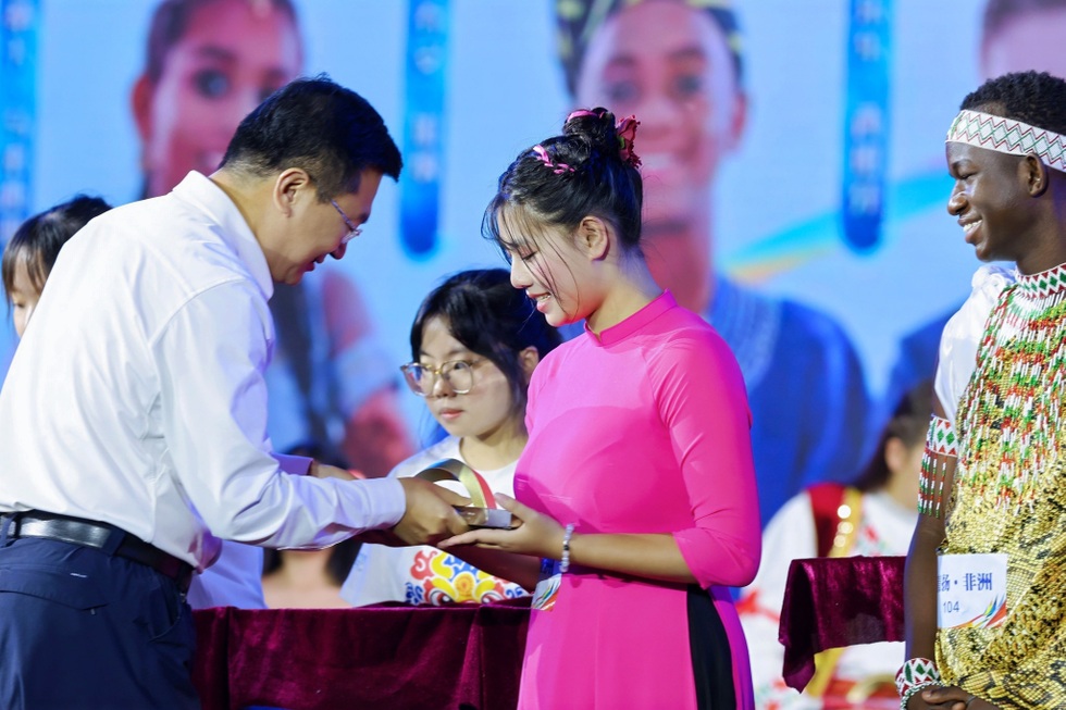 Nữ sinh chuyên ngữ đạt kỳ tích cuộc thi tiếng Trung lớn nhất thế giới - 1 Nữ sinh chuyên ngữ đạt kỳ tích cuộc thi tiếng Trung lớn nhất thế giới - 1
