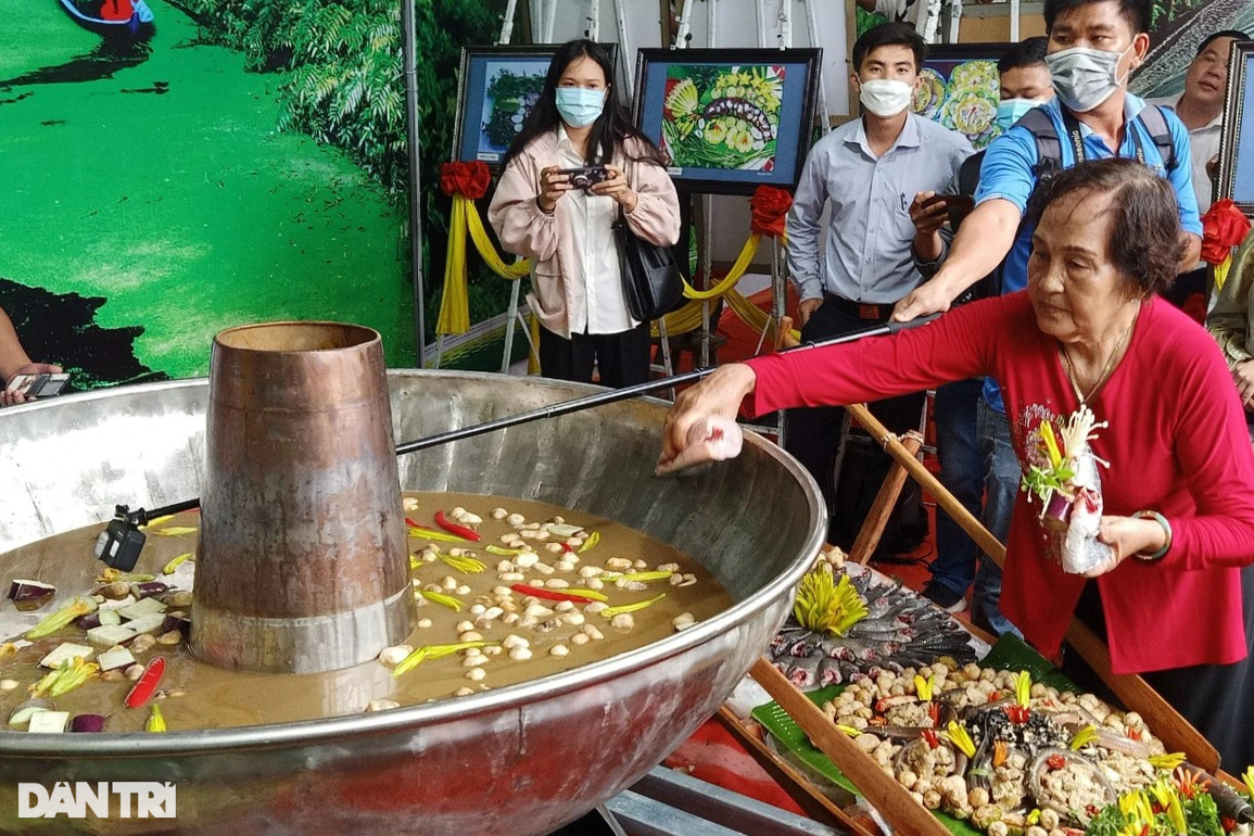 Xem lẩu mắm đăng ký xác lập lẩu mắm lớn nhất Việt Nam - 9 Xem lẩu mắm đăng ký xác lập lẩu mắm lớn nhất Việt Nam - 9