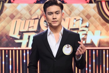 “Soái ca học đường” Vũ Thái Hưng nói về cám dỗ tình tiền khi làm người mẫu