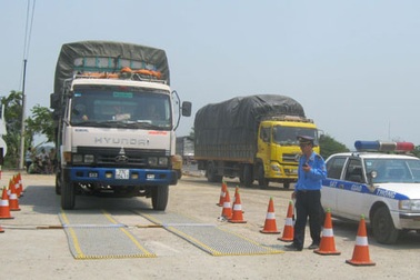 Kiểm tra tải trọng xe:  Ai “gỡ rối” cho người thi hành công vụ và dân?