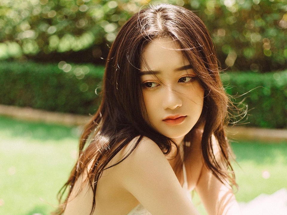 Ngẩn ngơ trước vẻ đẹp mong manh của nàng thơ Đà Lạt - 3 Ngẩn ngơ trước vẻ đẹp mong manh của nàng thơ Đà Lạt - 3