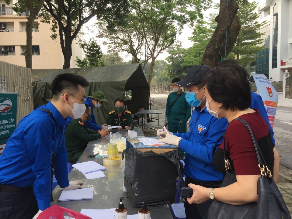 Thanh niên Hà Nội tích cực hỗ trợ khu cách ly, lắp 100 bồn rửa tay miễn phí - 5 Thanh niên Hà Nội tích cực hỗ trợ khu cách ly, lắp 100 bồn rửa tay miễn phí - 5