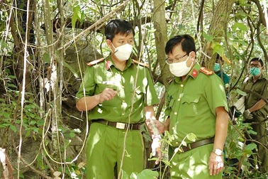 Người đàn ông treo cổ tử vong trước cổng ấp văn hóa