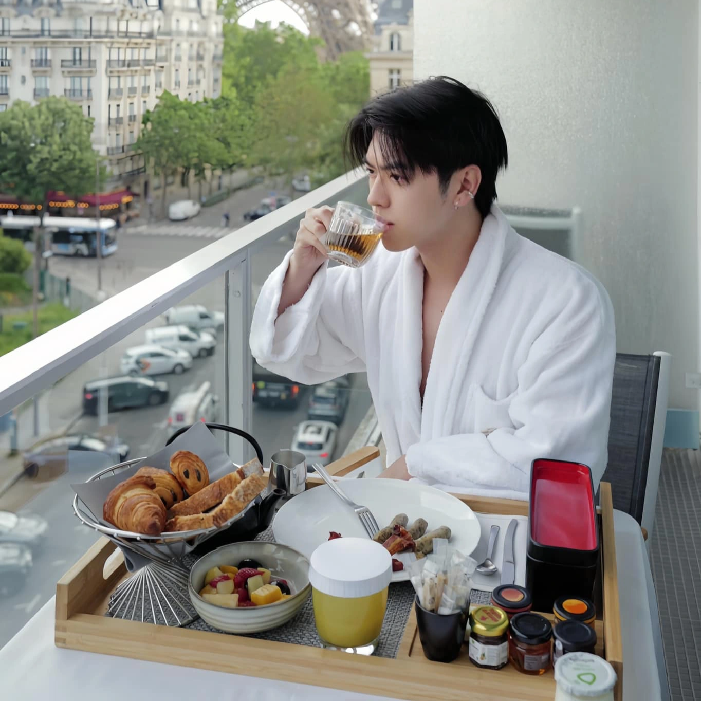 Tuan muda Hanoi membuat heboh Siapa orang itu dengan tiba-tiba melamar pacarnya - 5 Thiếu gia Hà thành gây sốt tại Người ấy là ai bất ngờ cầu hôn bạn gái - 5