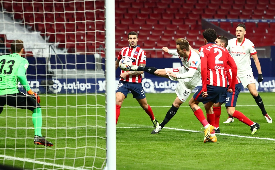 Atletico bỏ xa Real Madrid, Barcelona trong cuộc đua vô địch La Liga - 2 Atletico bỏ xa Real Madrid, Barcelona trong cuộc đua vô địch La Liga - 2