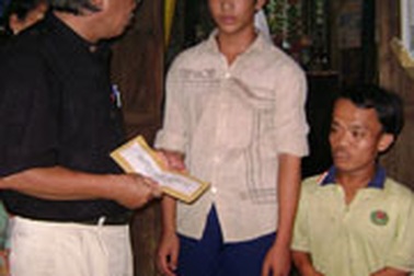 Những thân phận mồ côi, thất học...