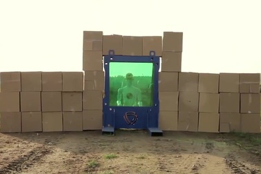 Cận cảnh tên lửa RPG bắn tung 45 lớp kính chống đạn