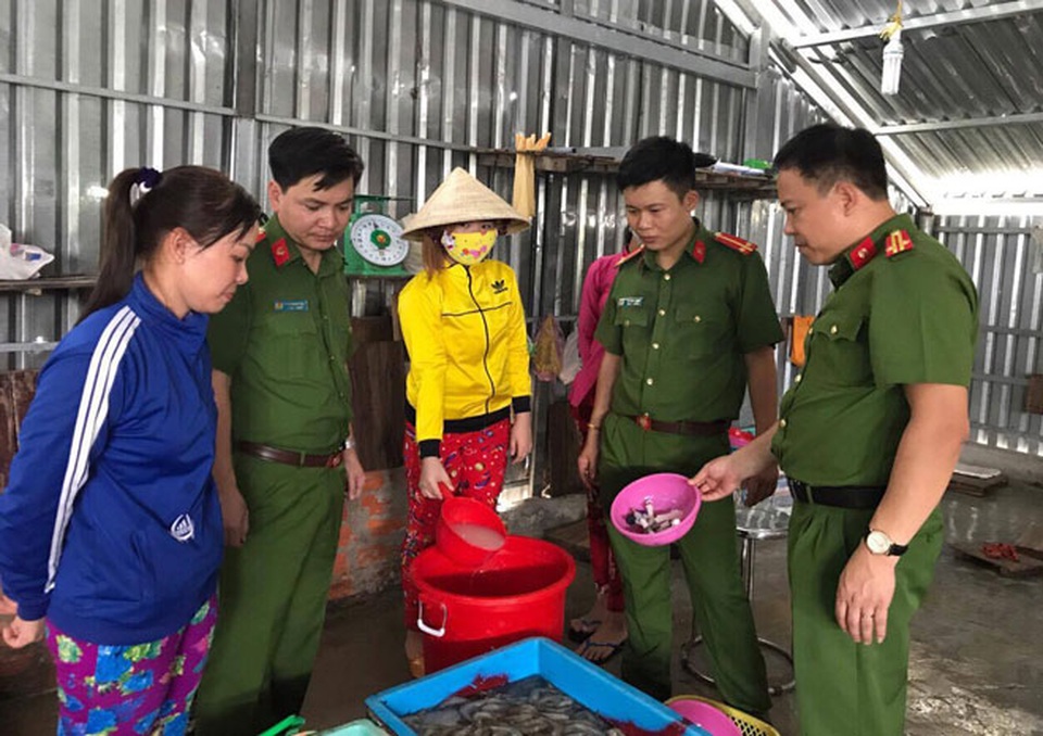 Cảnh sát môi trường không được nhận quà biếu dưới mọi hình thức - 1 Cảnh sát môi trường không được nhận quà biếu dưới mọi hình thức - 1