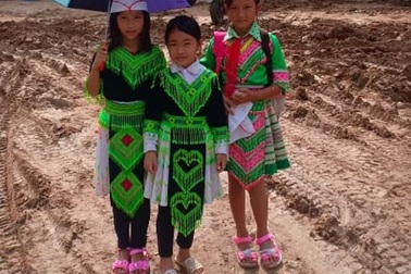 Đáng yêu trẻ vùng cao trong ngày khai giảng năm học mới