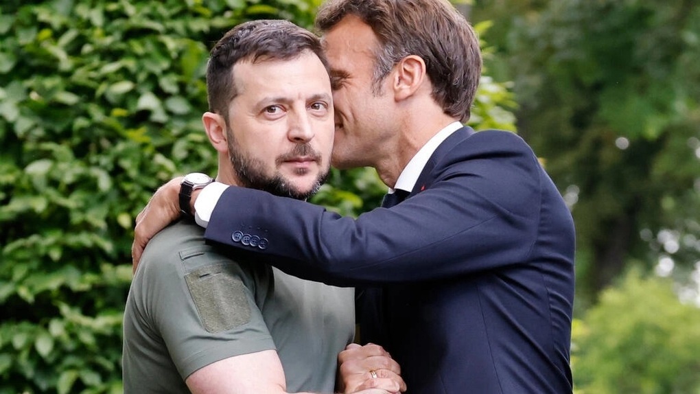 Khoảnh khắc gây sốt của hai Tổng thống Macron - Zelensky - 1 Khoảnh khắc gây sốt của hai Tổng thống Macron - Zelensky - 1
