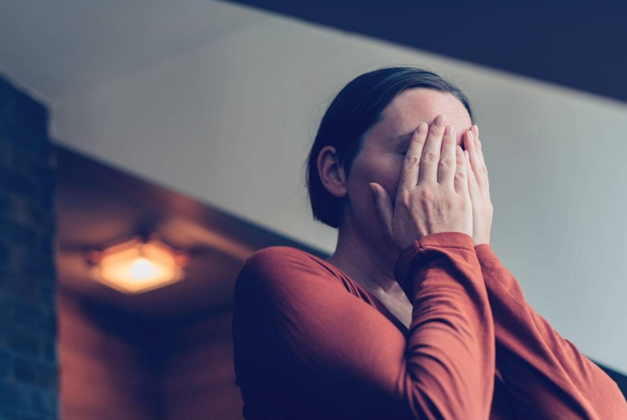 Teacher fired for seemingly harmless jokes and gestures towards students - 1 Cô giáo bị đuổi việc vì câu nói đùa và động tác tưởng vô hại với học sinh - 1