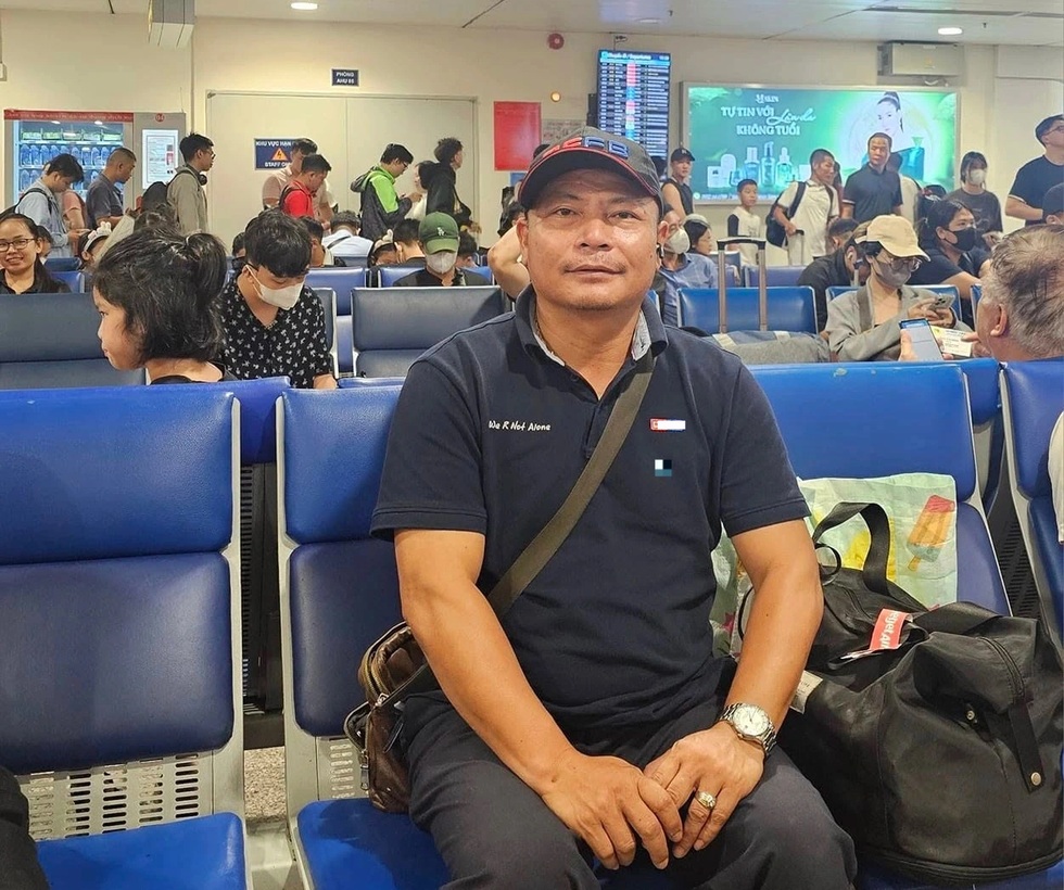 Cuộc gọi bất ngờ và chuyến xe cuối cùng của cô gái về quê ngày cận Tết - 2 Cuộc gọi bất ngờ và chuyến xe cuối cùng của cô gái về quê ngày cận Tết - 2