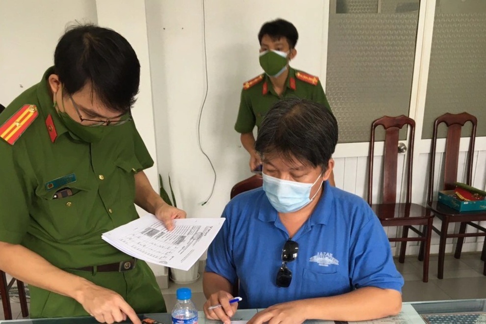 Bắt Giám đốc Công ty bảo hiểm Viễn Đông chi nhánh Cần Thơ - 1 Bắt Giám đốc Công ty bảo hiểm Viễn Đông chi nhánh Cần Thơ - 1