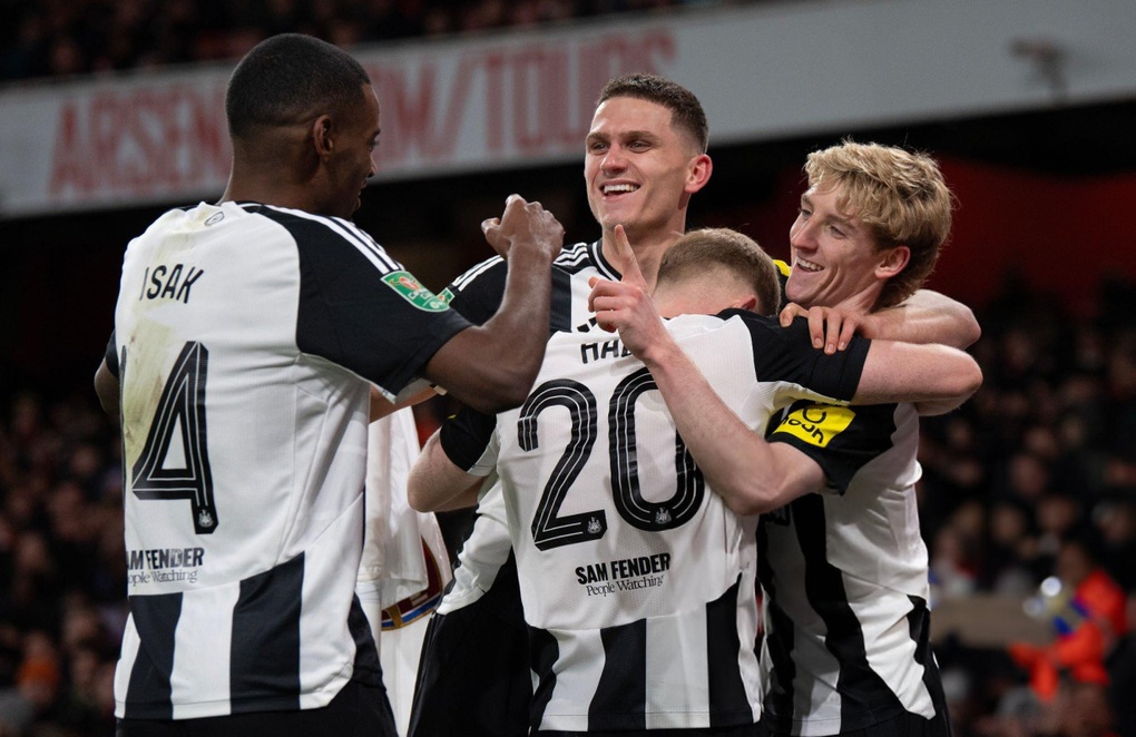 Newcastle cho Arsenal phơi áo ngay tại sân Emirates - 2