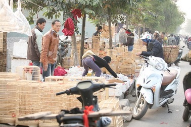  Đường Kim Ngưu thành “điểm đen giao thông” vì loạn họp chợ