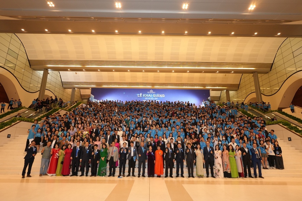 Trường Đại học CMC khai giảng khóa 2, trao quỹ học bổng 92 tỷ đồng - 1 Trường Đại học CMC khai giảng khóa 2, trao quỹ học bổng 92 tỷ đồng - 1