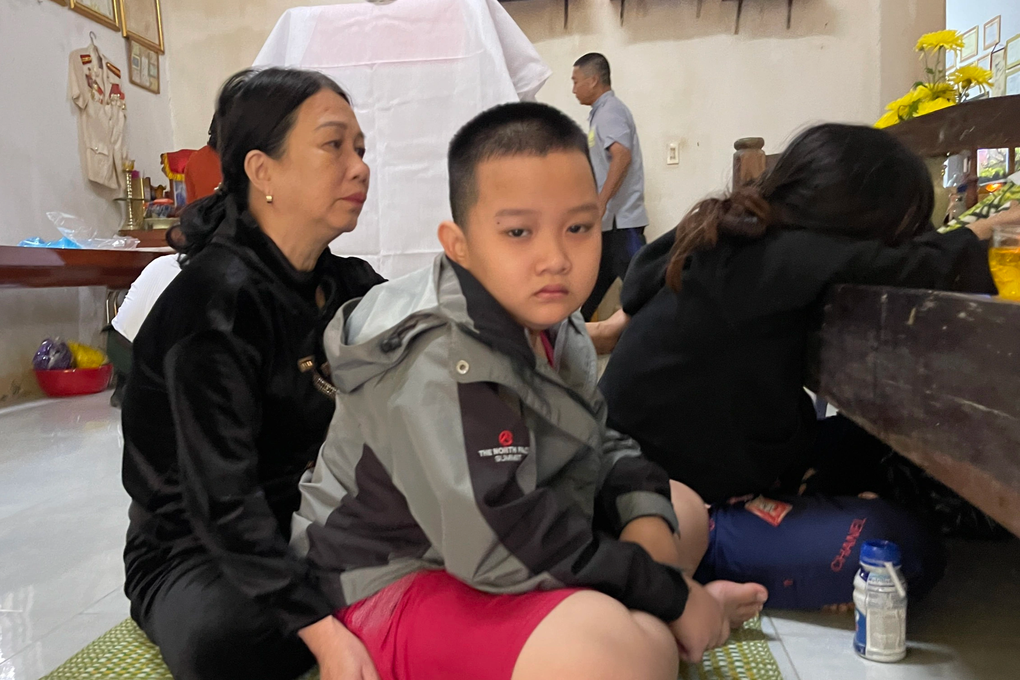Phó trưởng công an phường hy sinh để lại vợ con, mẹ già và anh trai bị bệnh - 2 Phó trưởng công an phường hy sinh để lại vợ con, mẹ già và anh trai bị bệnh - 2