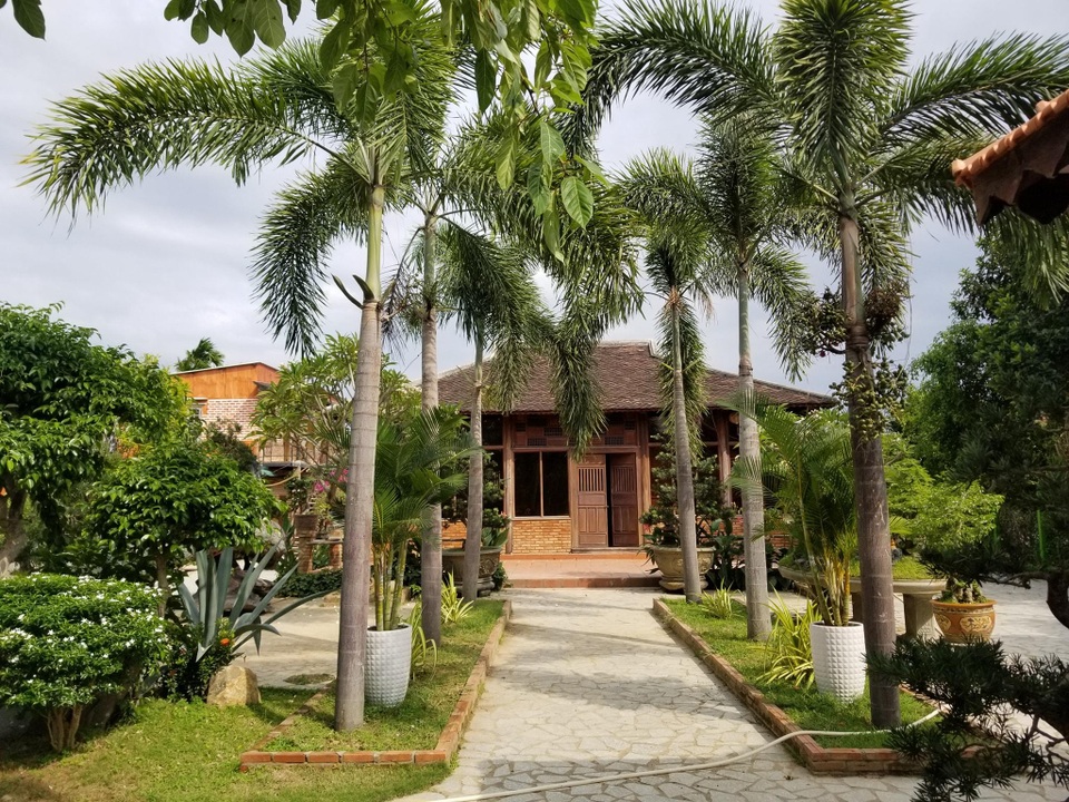 Choáng ngợp “biệt phủ” gỗ hoành tráng rộng 1300m2 ở Nha Trang - 7 Choáng ngợp “biệt phủ” gỗ hoành tráng rộng 1300m2 ở Nha Trang - 7
