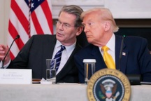 Hoãn tăng thuế: Chiến lược từ đầu của Tổng thống Trump