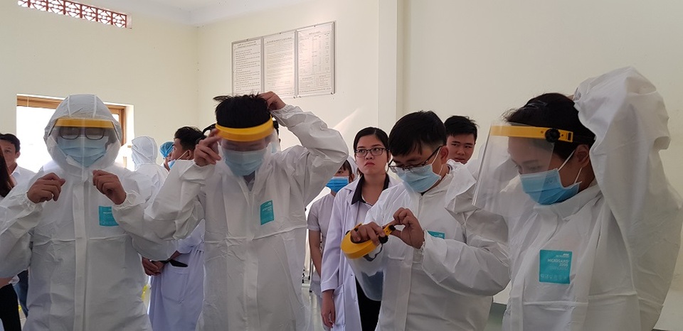 Cách ly 53 nhân viên y tế tiếp xúc người nhiễm Covid trong đám tang - 1 Cách ly 53 nhân viên y tế tiếp xúc người nhiễm Covid trong đám tang - 1
