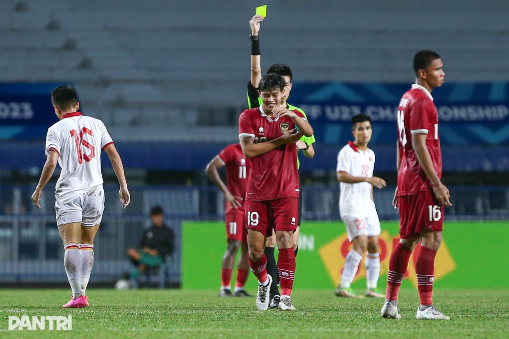 HLV Shin Tae Yong nổi điên, chỉ trích trọng tài sau trận thua U23 Việt Nam - 2 HLV Shin Tae Yong nổi điên, chỉ trích trọng tài sau trận thua U23 Việt Nam - 2