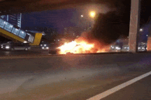 Xe chạy điện Tesla phát nổ, bùng cháy dữ dội sau va chạm