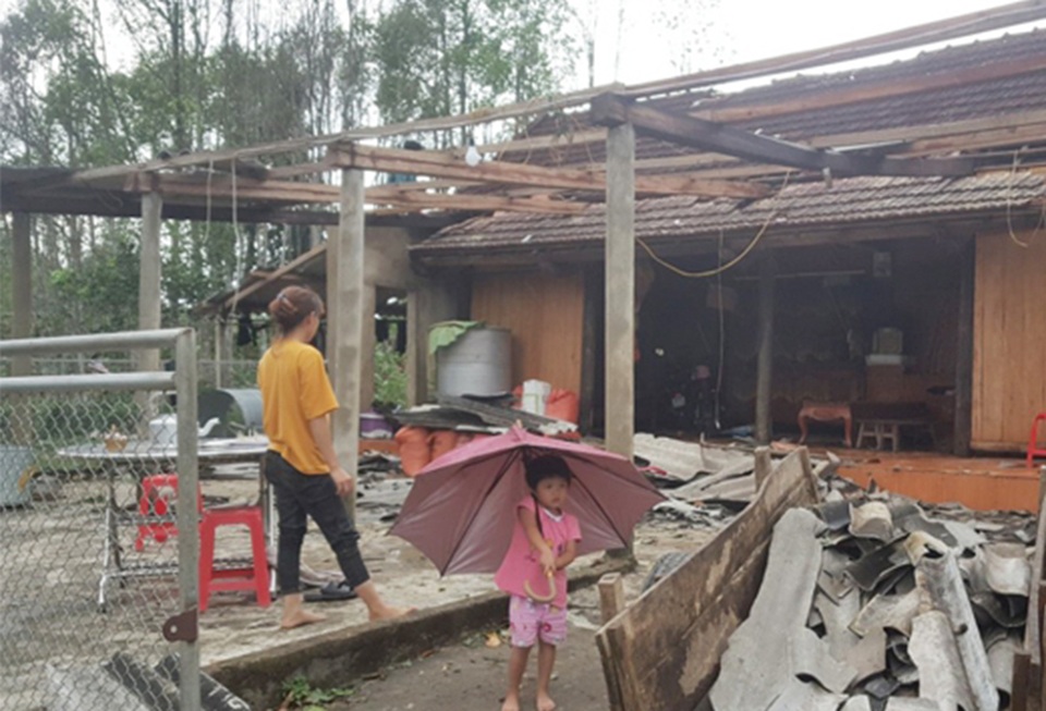 Cận cảnh cả trăm ngôi nhà tan hoang sau trận lốc xoáy - 1 Cận cảnh cả trăm ngôi nhà tan hoang sau trận lốc xoáy - 1