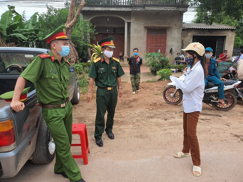Hình ảnh phong tỏa khu vực có bệnh nhân Covid-19 ở Bắc Giang - 6 Hình ảnh phong tỏa khu vực có bệnh nhân Covid-19 ở Bắc Giang - 6