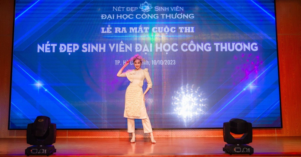 MC Quỳnh Hoa, NTK Việt Hùng làm giám khảo cuộc thi Nét đẹp sinh viên - 3 MC Quỳnh Hoa, NTK Việt Hùng làm giám khảo cuộc thi Nét đẹp sinh viên - 3