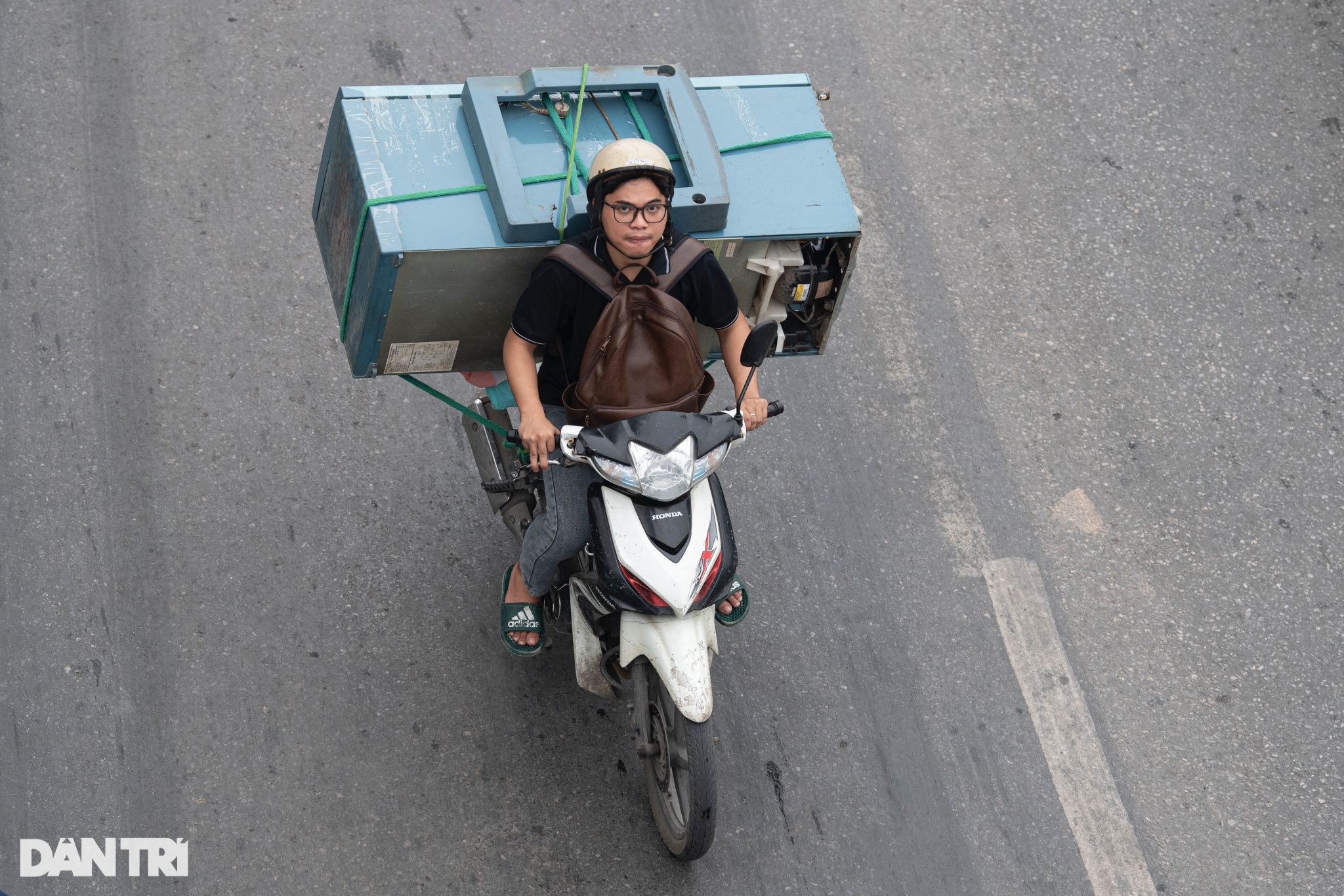 Mnoho řidičů bylo v den, kdy se po svátcích od 30. dubna do 1. května vrátili do Hanoje, překvapeno - 9 Nhiều tài xế bất ngờ trong ngày trở lại Hà Nội sau nghỉ lễ 30/4-1/5 - 9