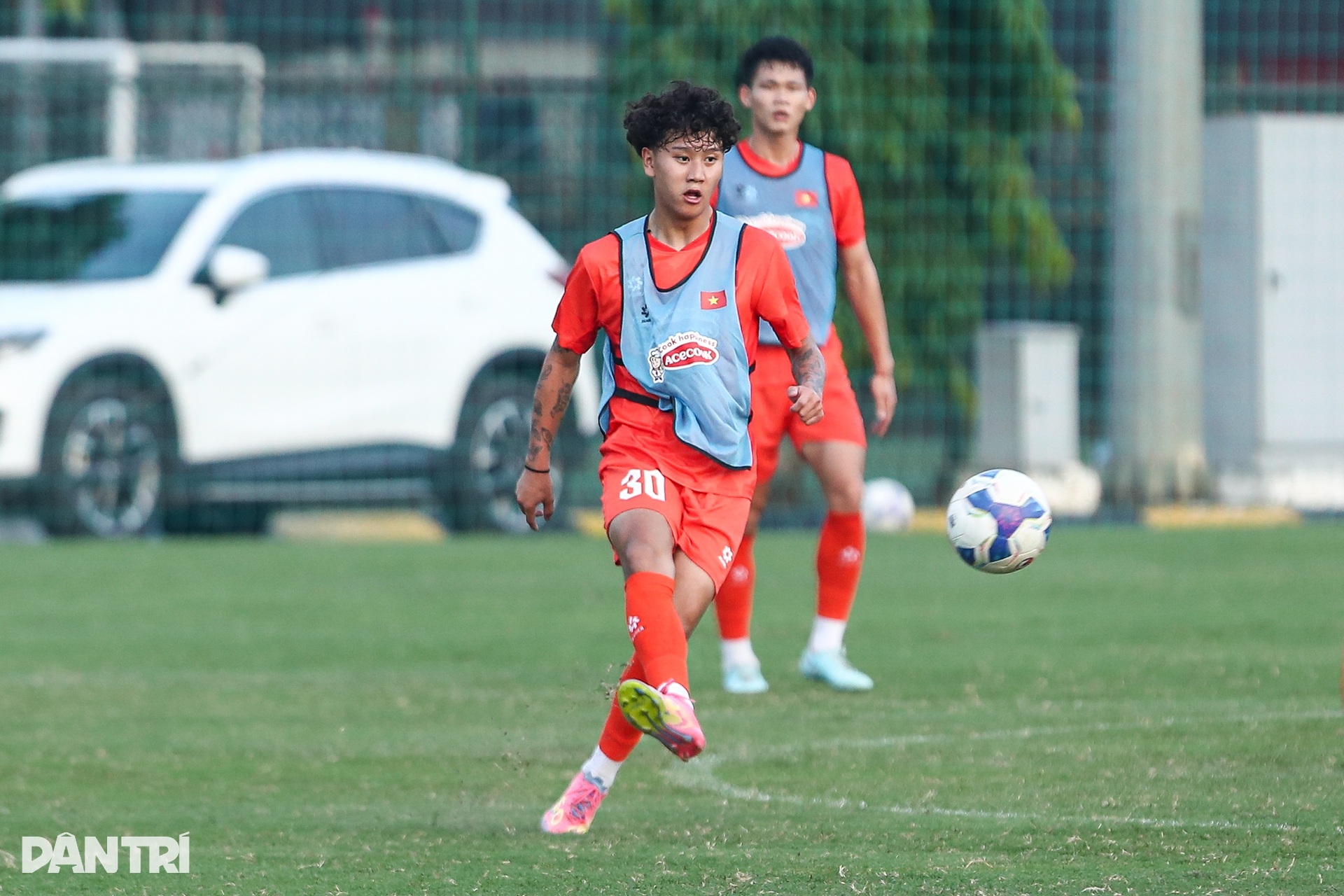 Ngôi sao Việt kiều Bùi Alex tích cực tập luyện cùng U22 Việt Nam - 7